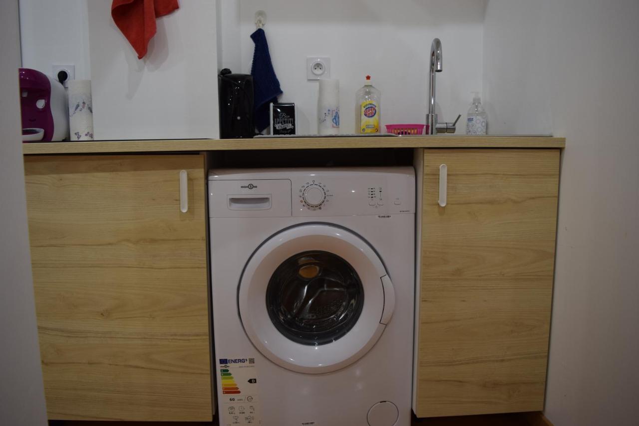 La Joie Dans Quartier Chic Apartment